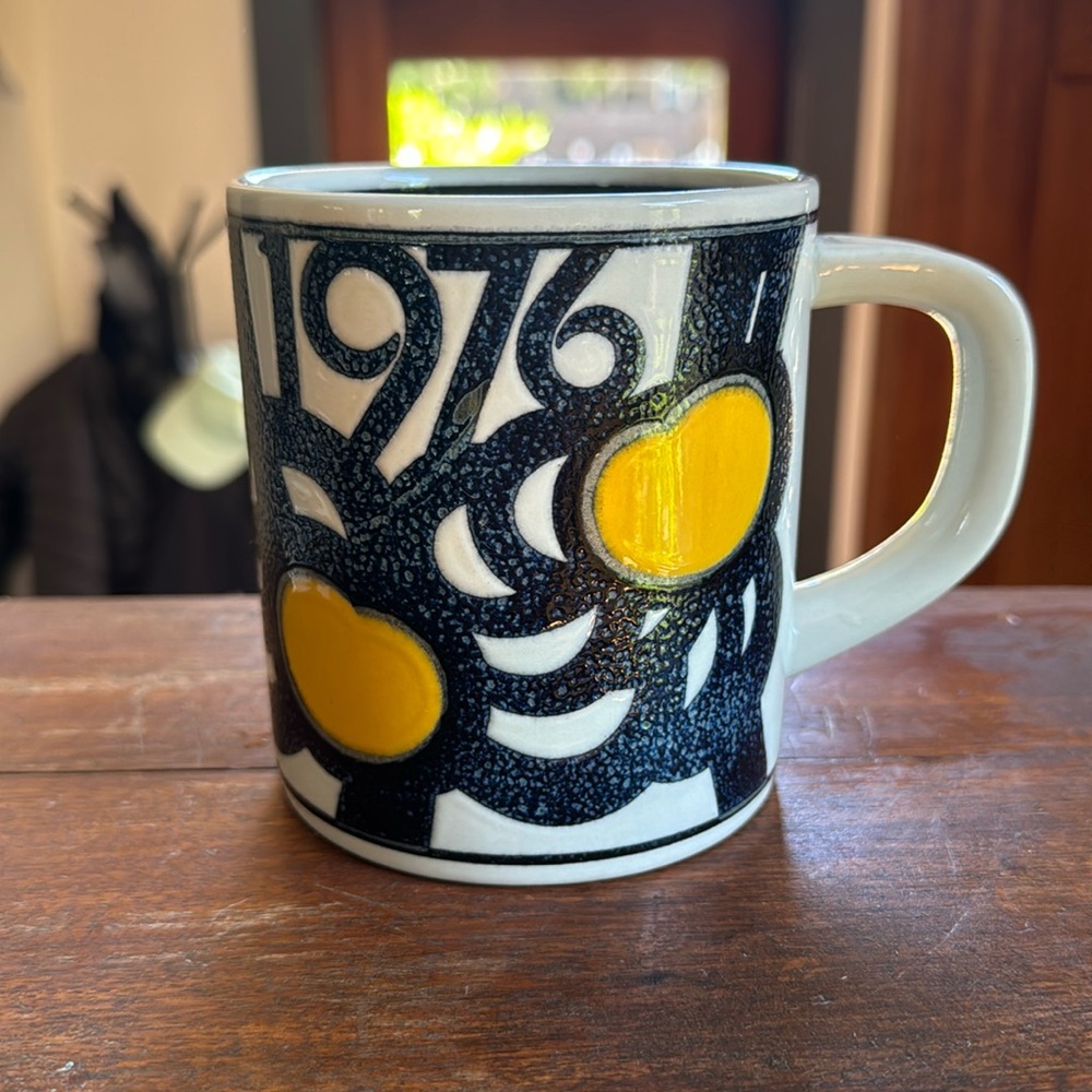 Royal Copenhagen Year Mug, large: 1976 (2 of 2)